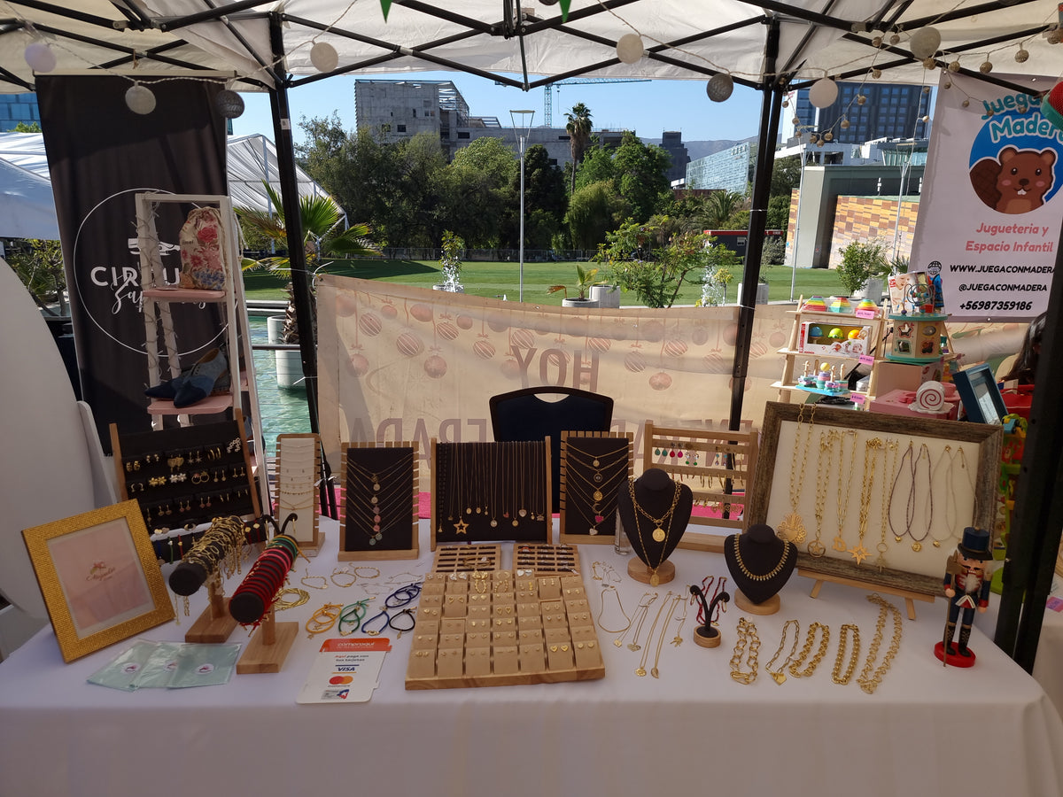 Stand de Magnolia Joyas en una feria