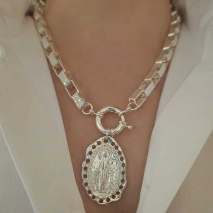 COLLAR V. DE LOS RAYOS