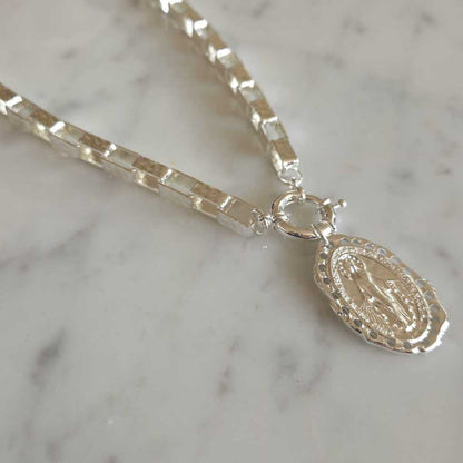 COLLAR V. DE LOS RAYOS