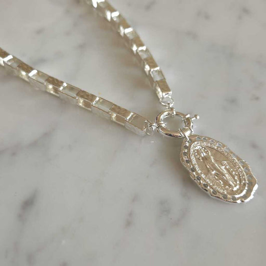 COLLAR V. DE LOS RAYOS