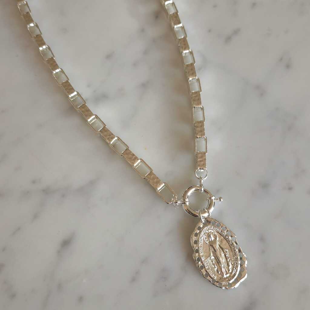 COLLAR V. DE LOS RAYOS