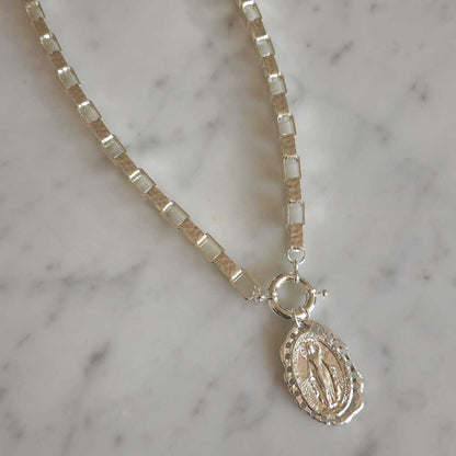 COLLAR V. DE LOS RAYOS