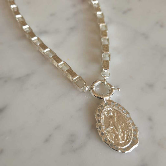 COLLAR V. DE LOS RAYOS